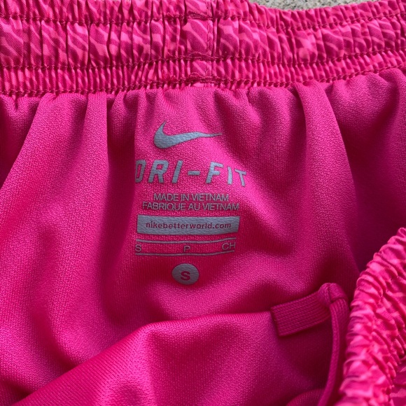 Nike shorts GUC - Picture 2 of 7